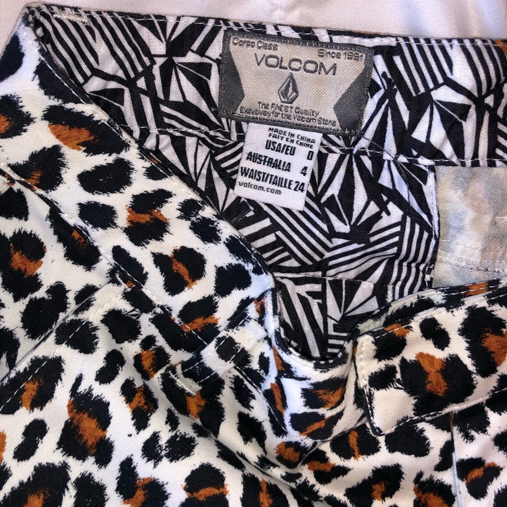 Volcom Leopard shorts - Picture 3 of 7